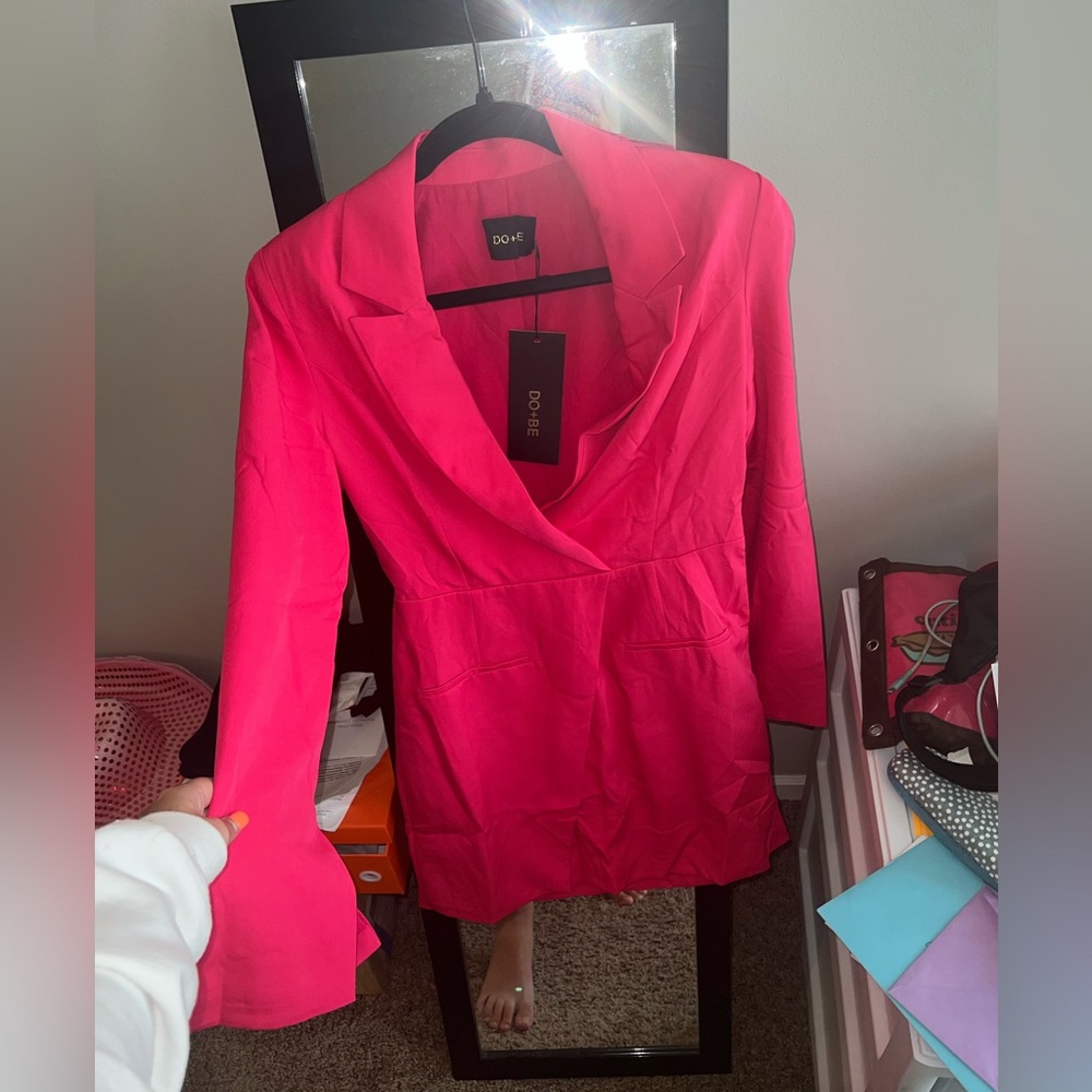 These three boutique Plunge neck Blazer dress in pink size Medium